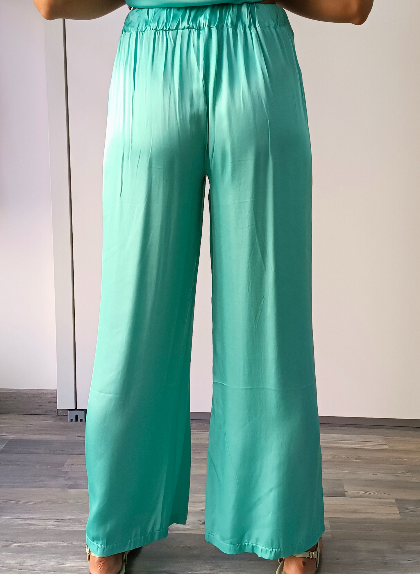 Pantaloni in verde acqua