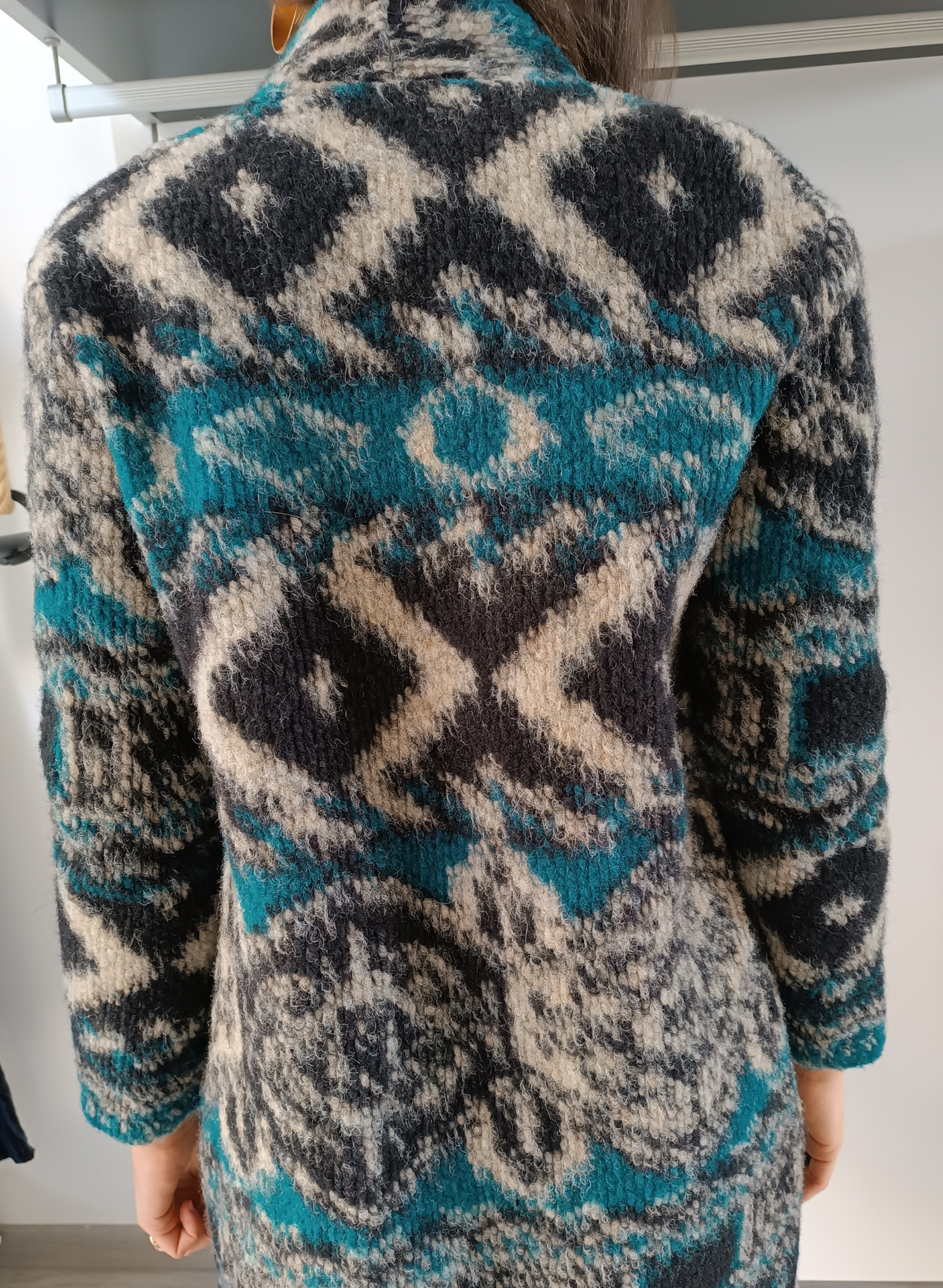 Cardigan fantasia astratta