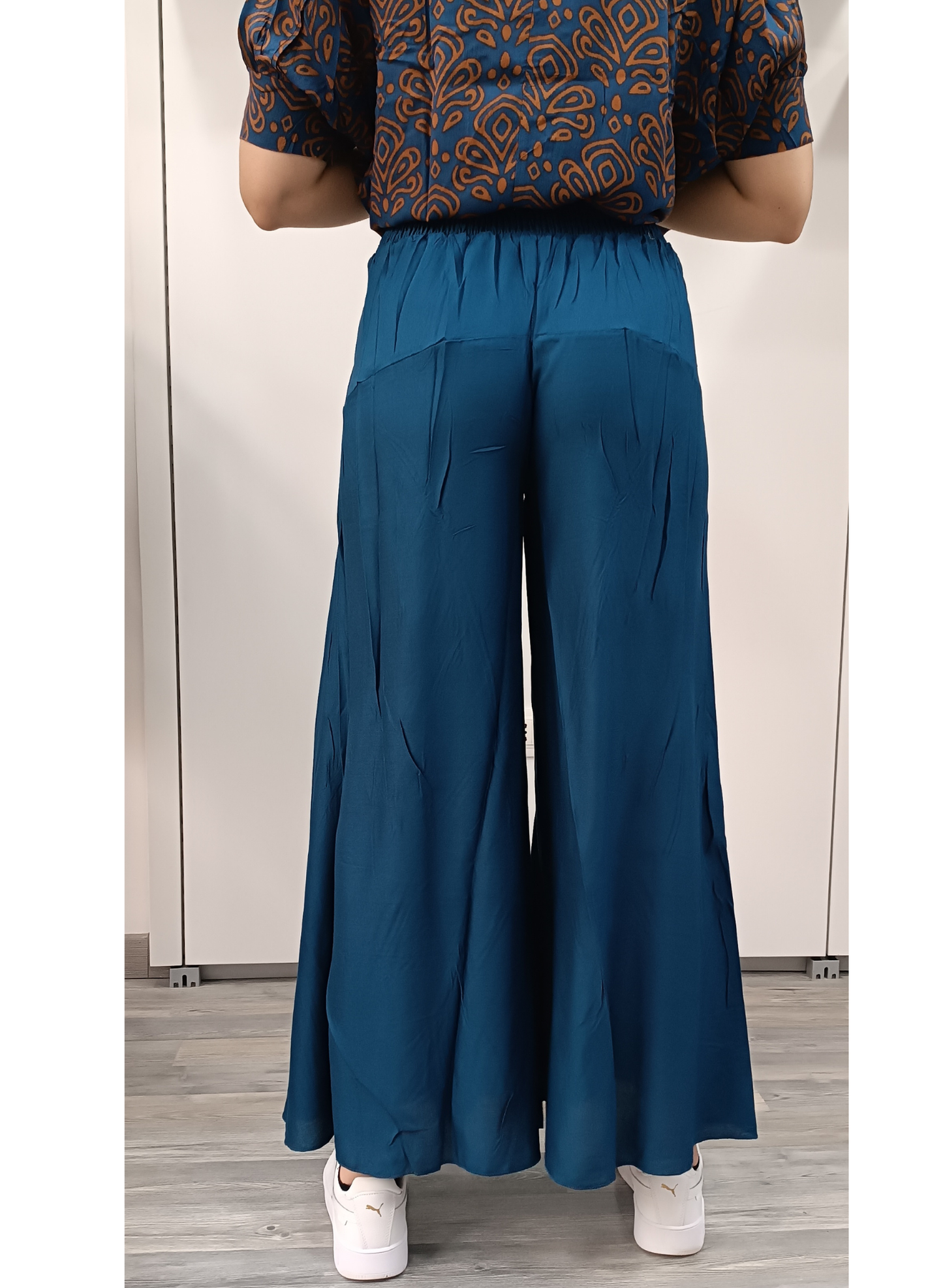 Pantaloni ampi colore ottanio