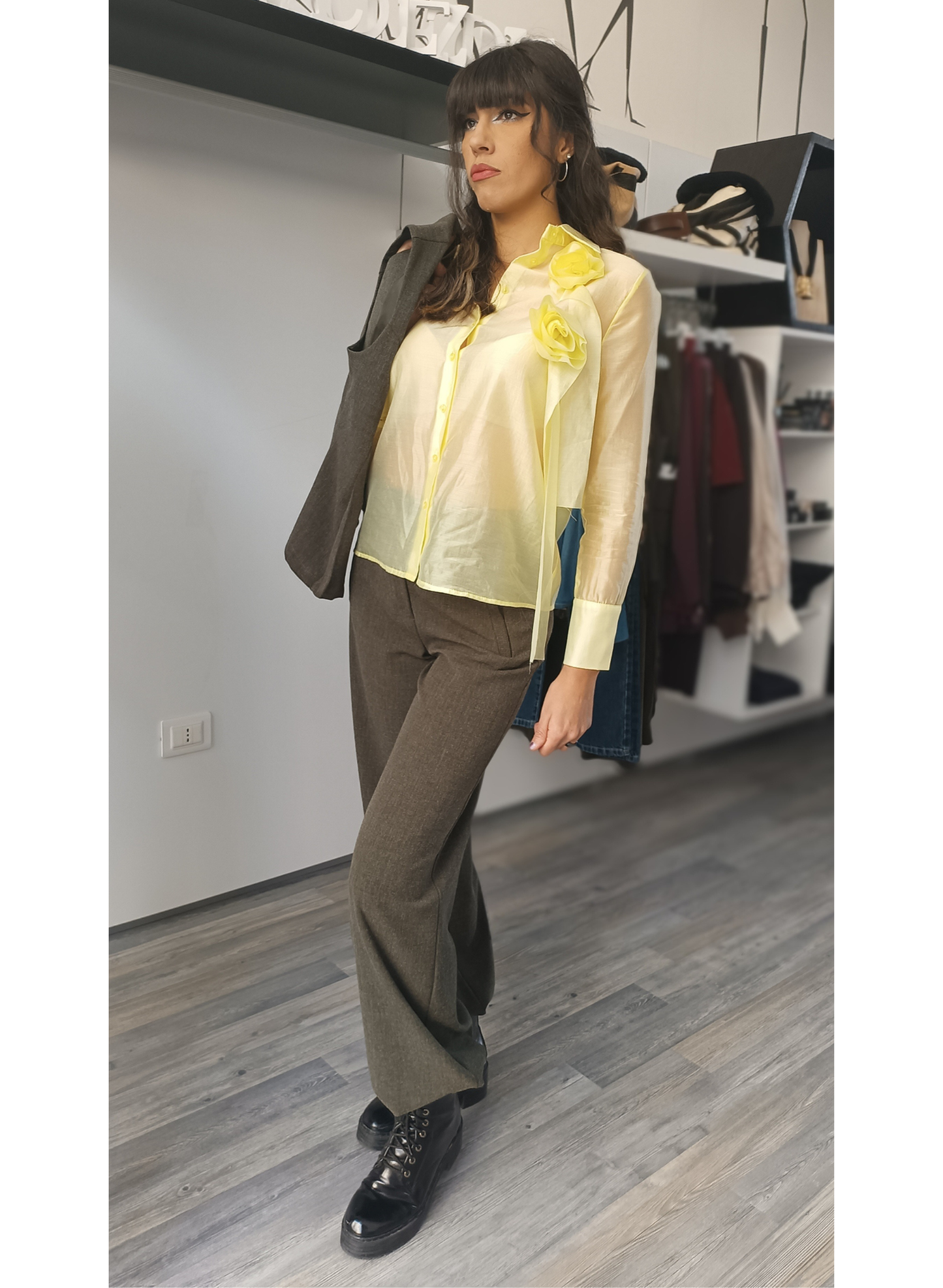 Camicia Gialla con applicazione "Rose"