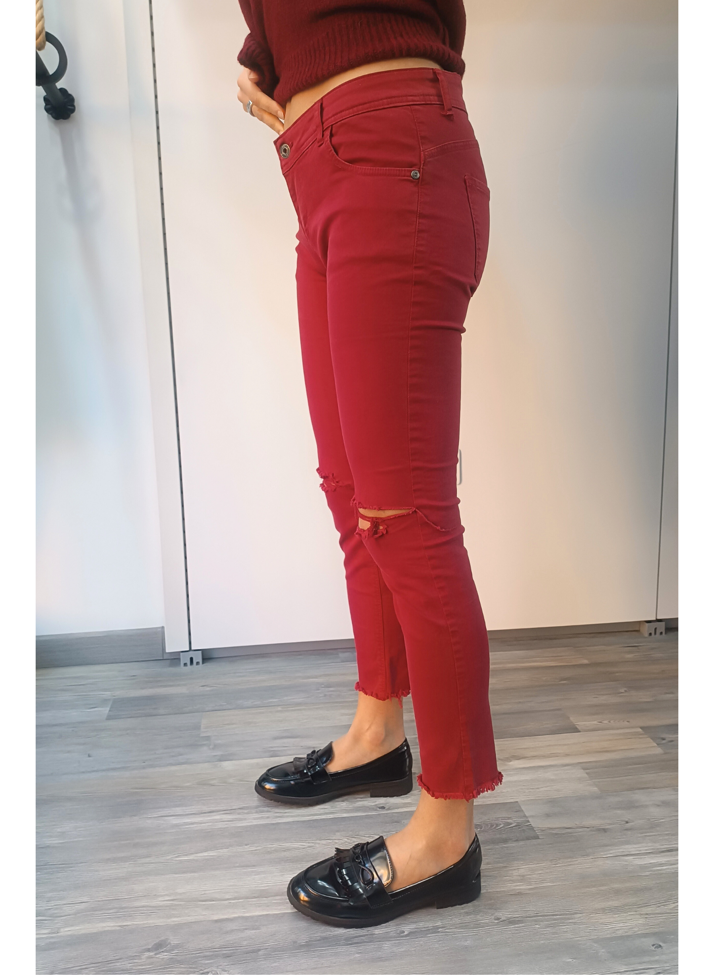 Pantaloni sdruciti bordeaux