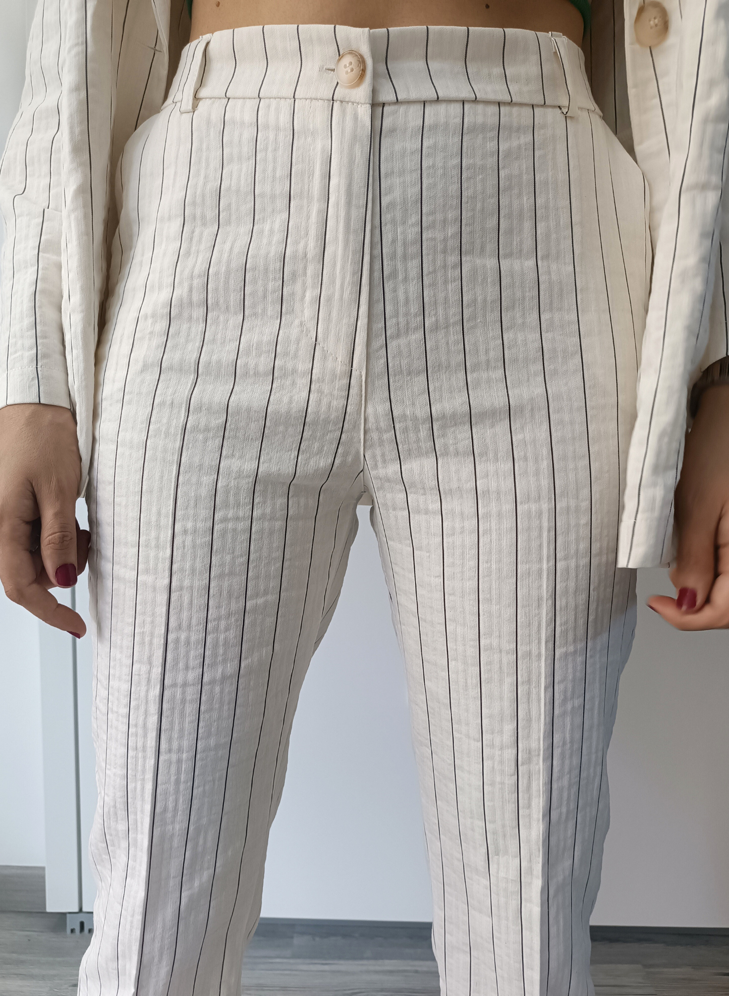 Pantaloni gessati fondo panna