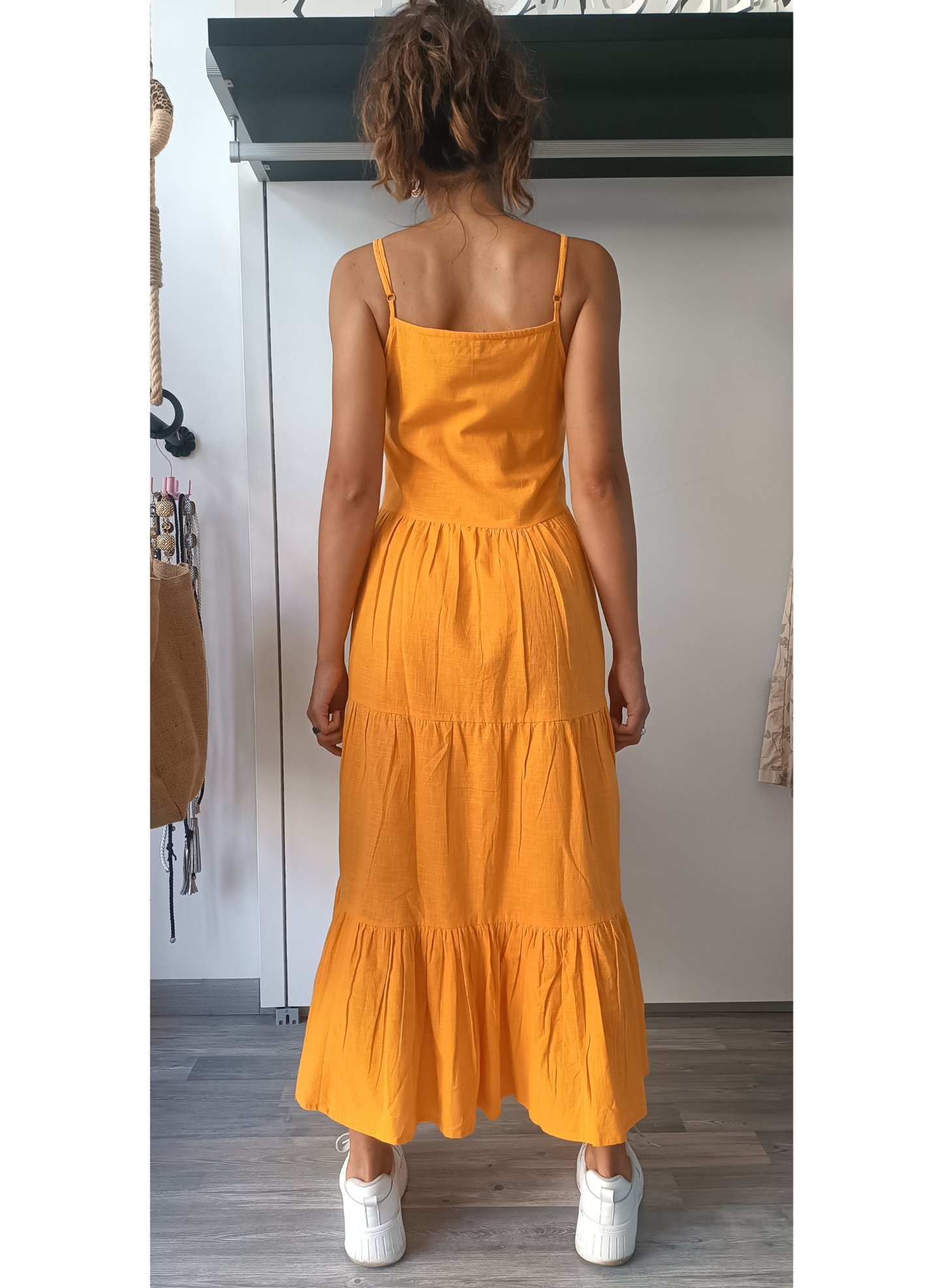 Abito arancio a balze "Karakorum"