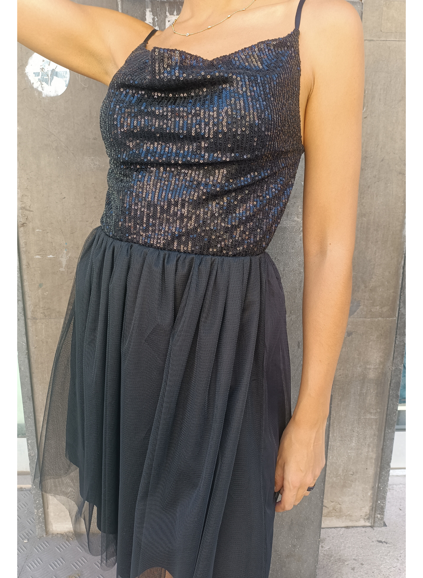 Abito nero tulle e paillettes