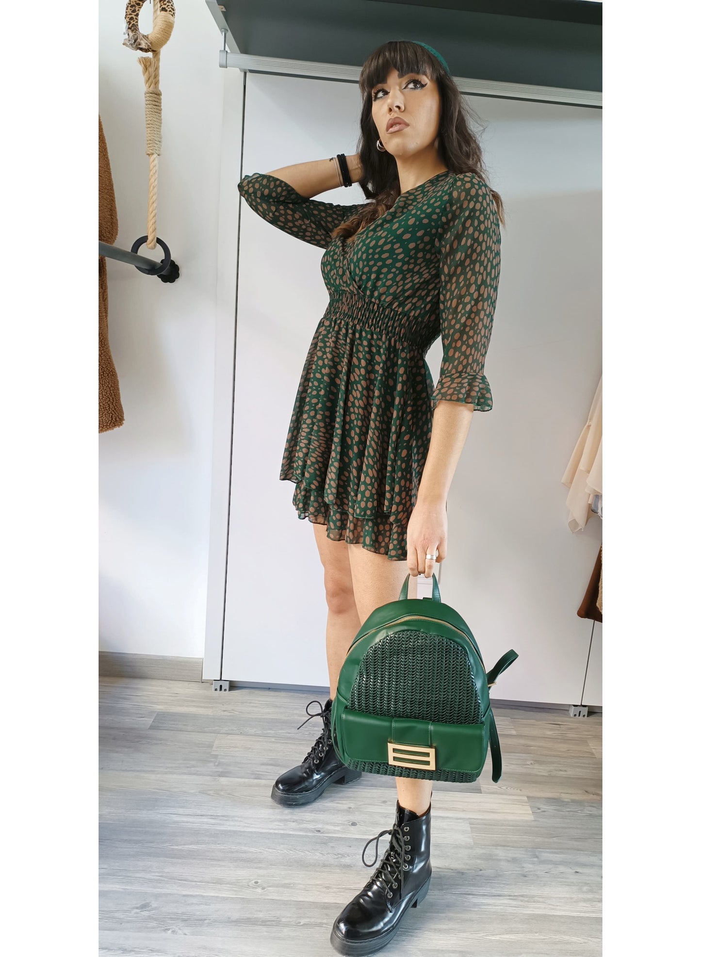 Abito corto verde e beige