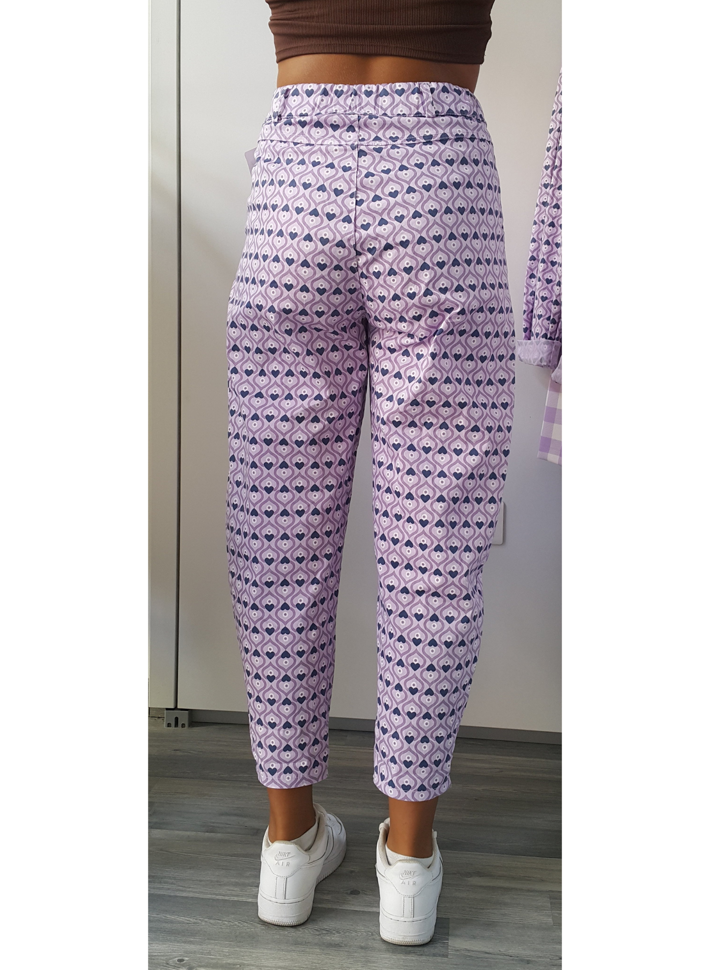 Pantaloni colore glicine stampa cuoricini