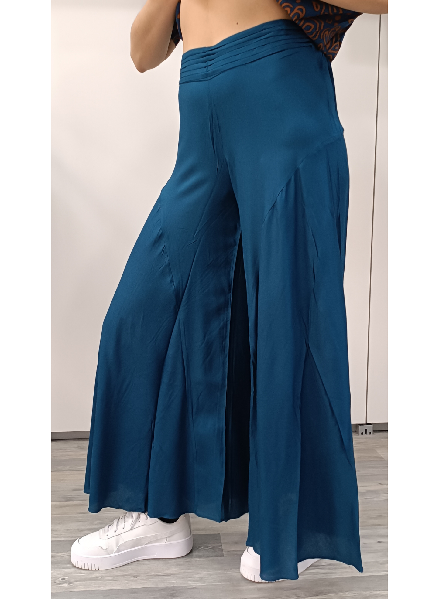 Pantaloni ampi colore ottanio