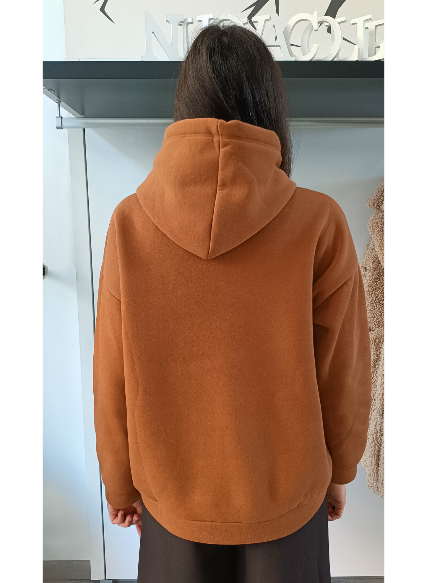Felpa con cappuccio color caramello