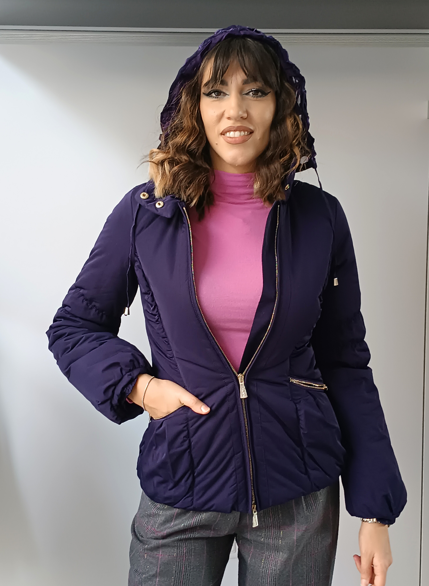 Piumino con cappuccio "colore melanzana"