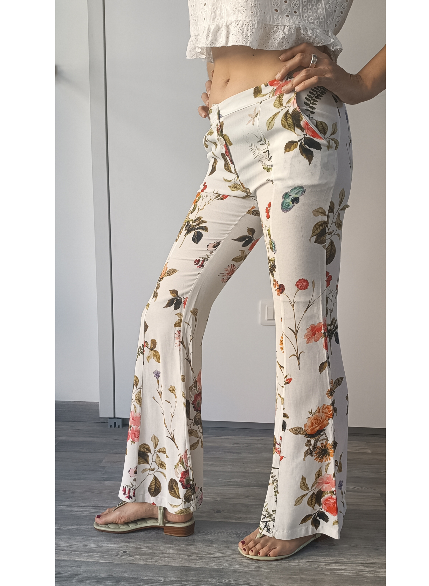 Pantaloni stampa floreale a zampa