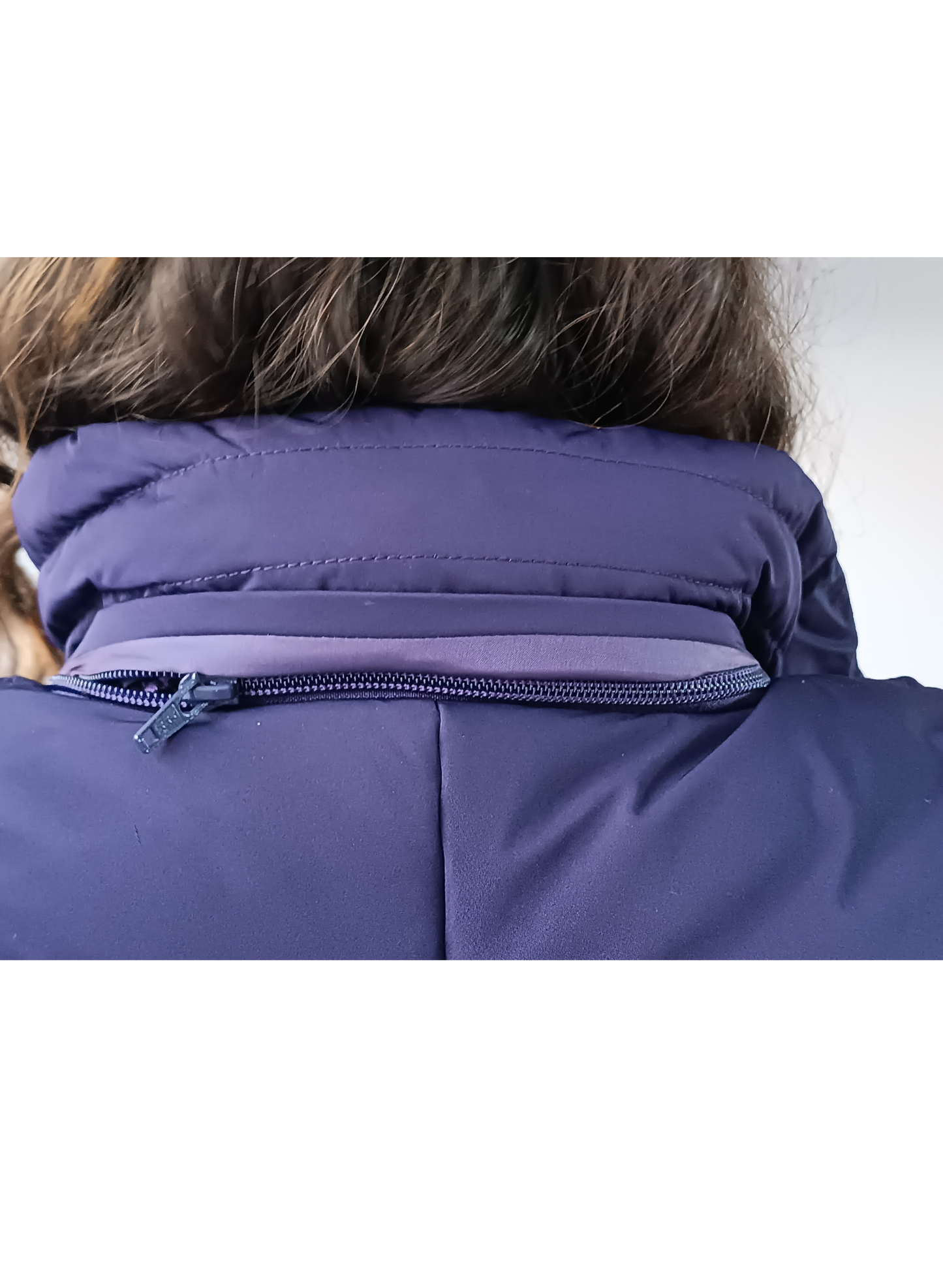 Piumino con cappuccio "colore melanzana"