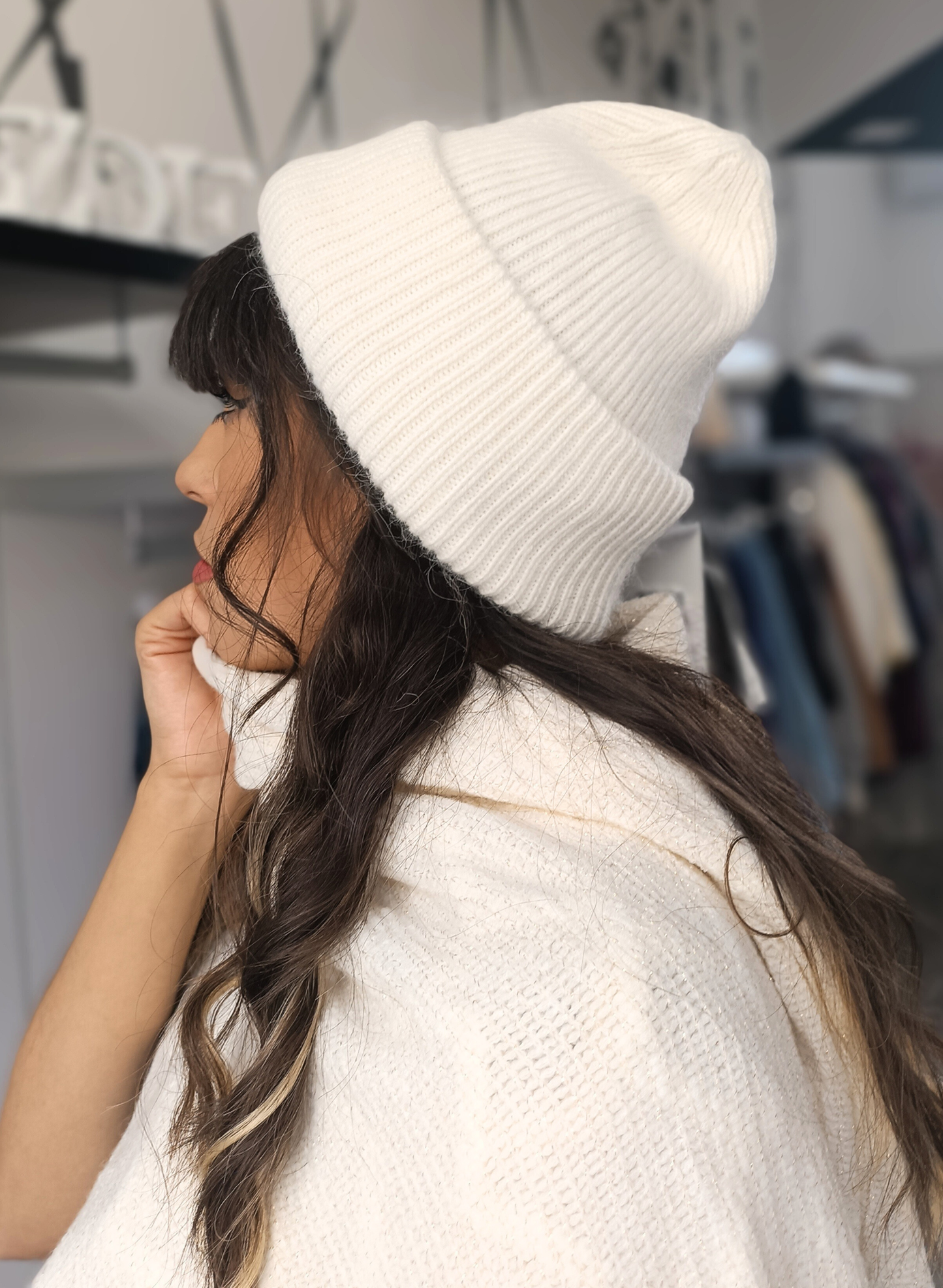 Cappello bianco a costine