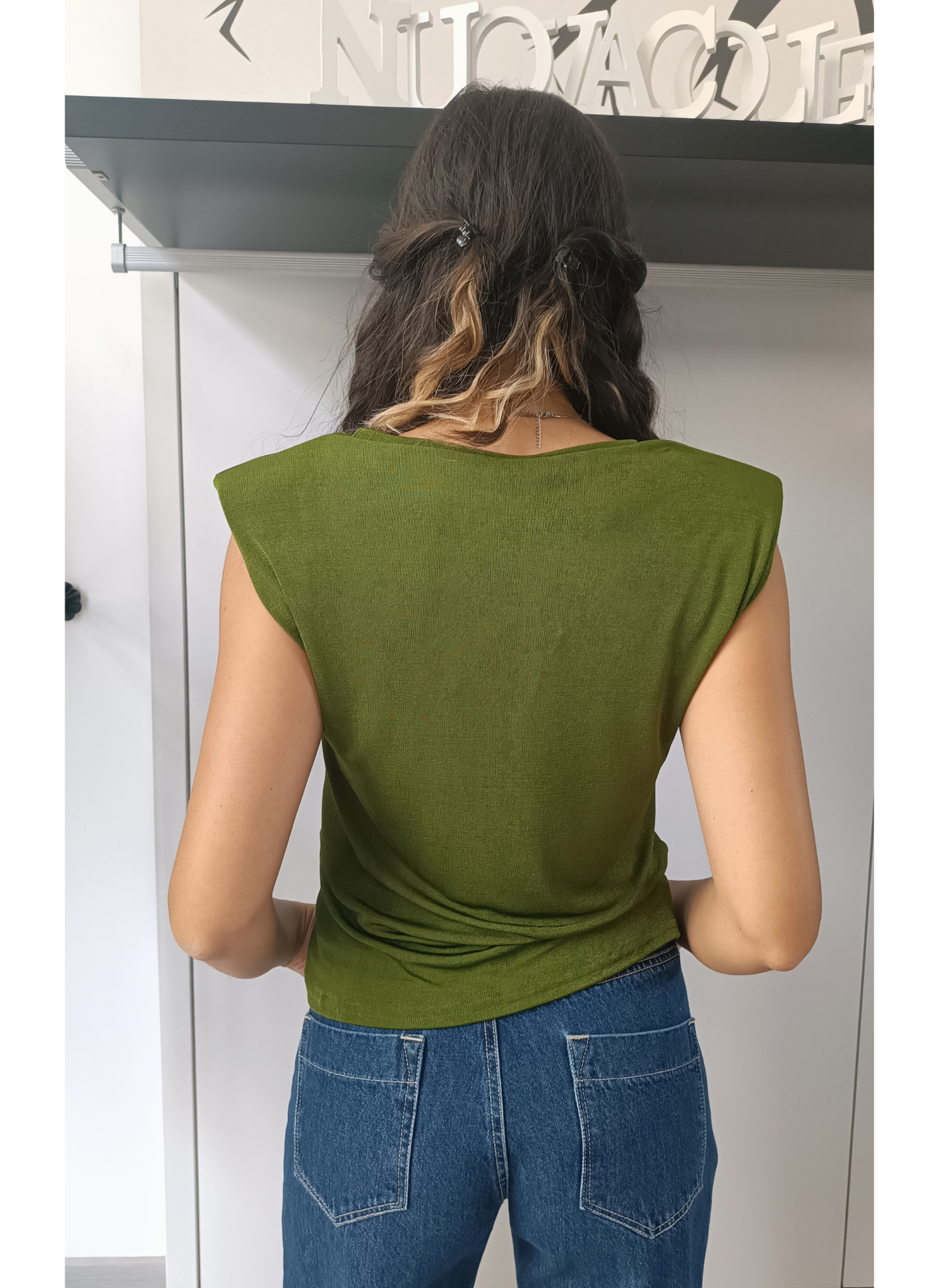 Top Smanicato con spalline