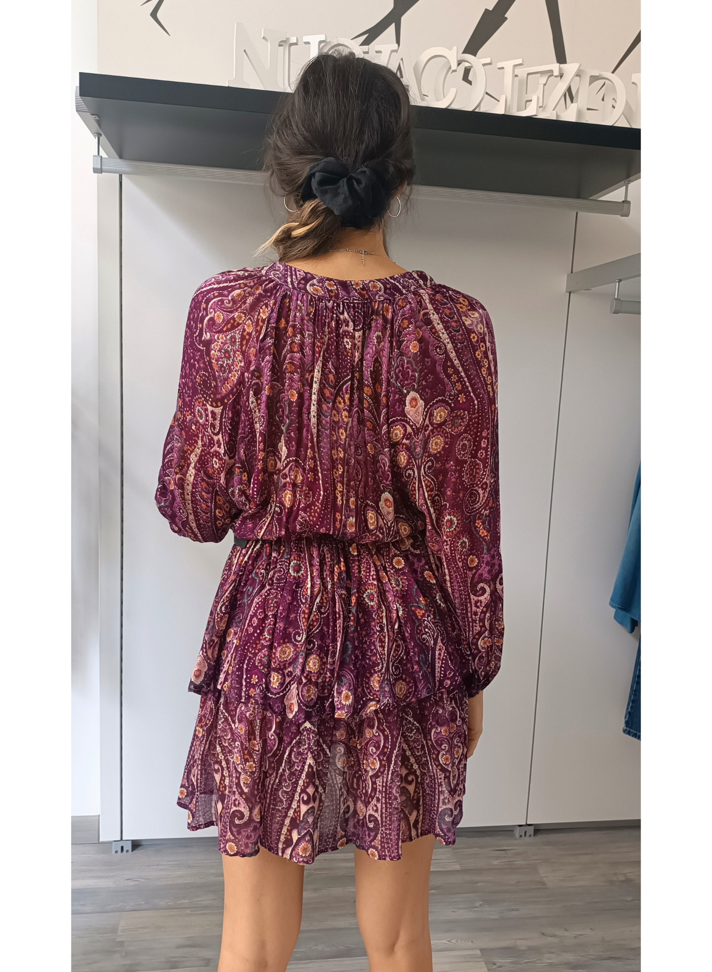 Abito fantasia con cintura