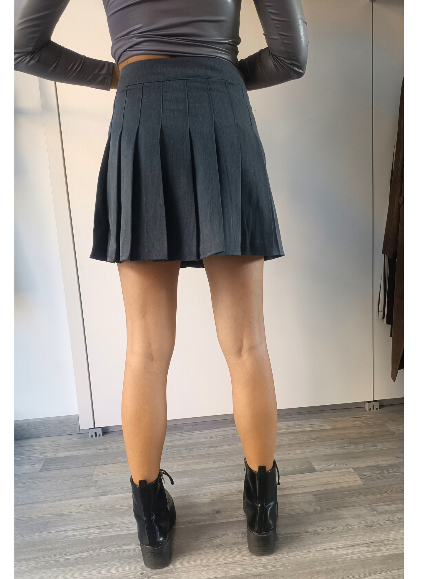 Minigonna a piegoni grigia