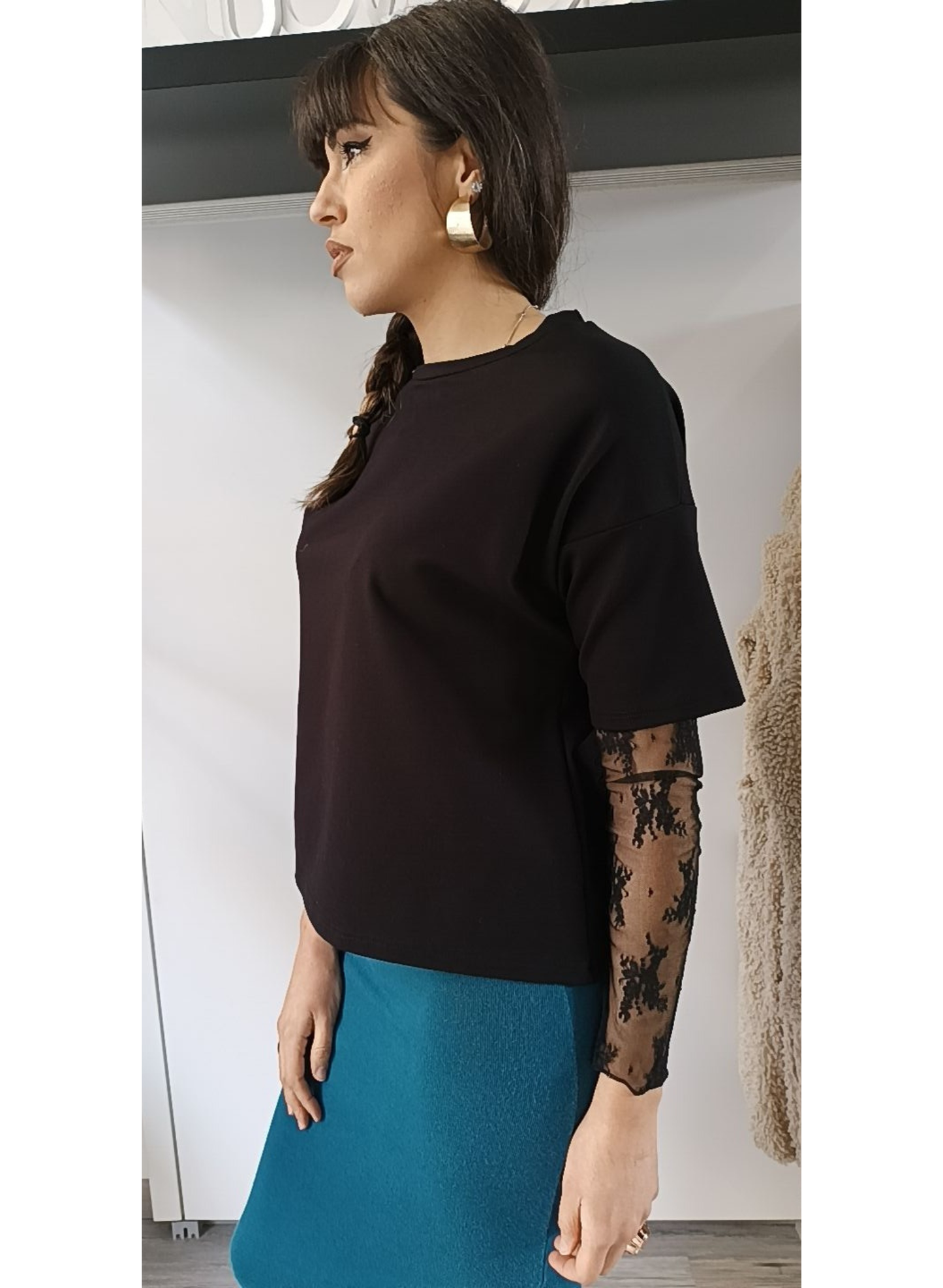Maglia nera con maniche pizzo
