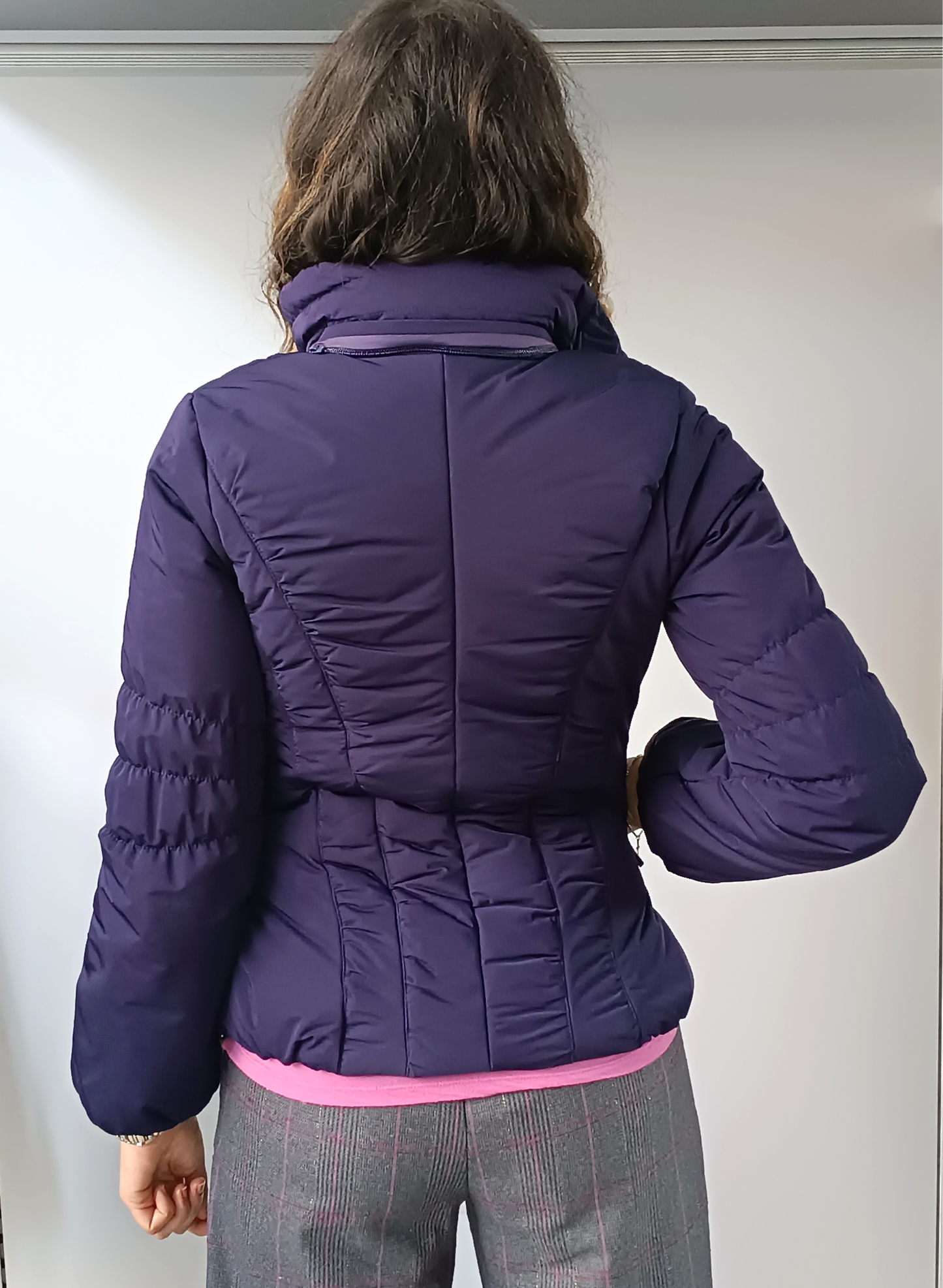 Piumino con cappuccio "colore melanzana"