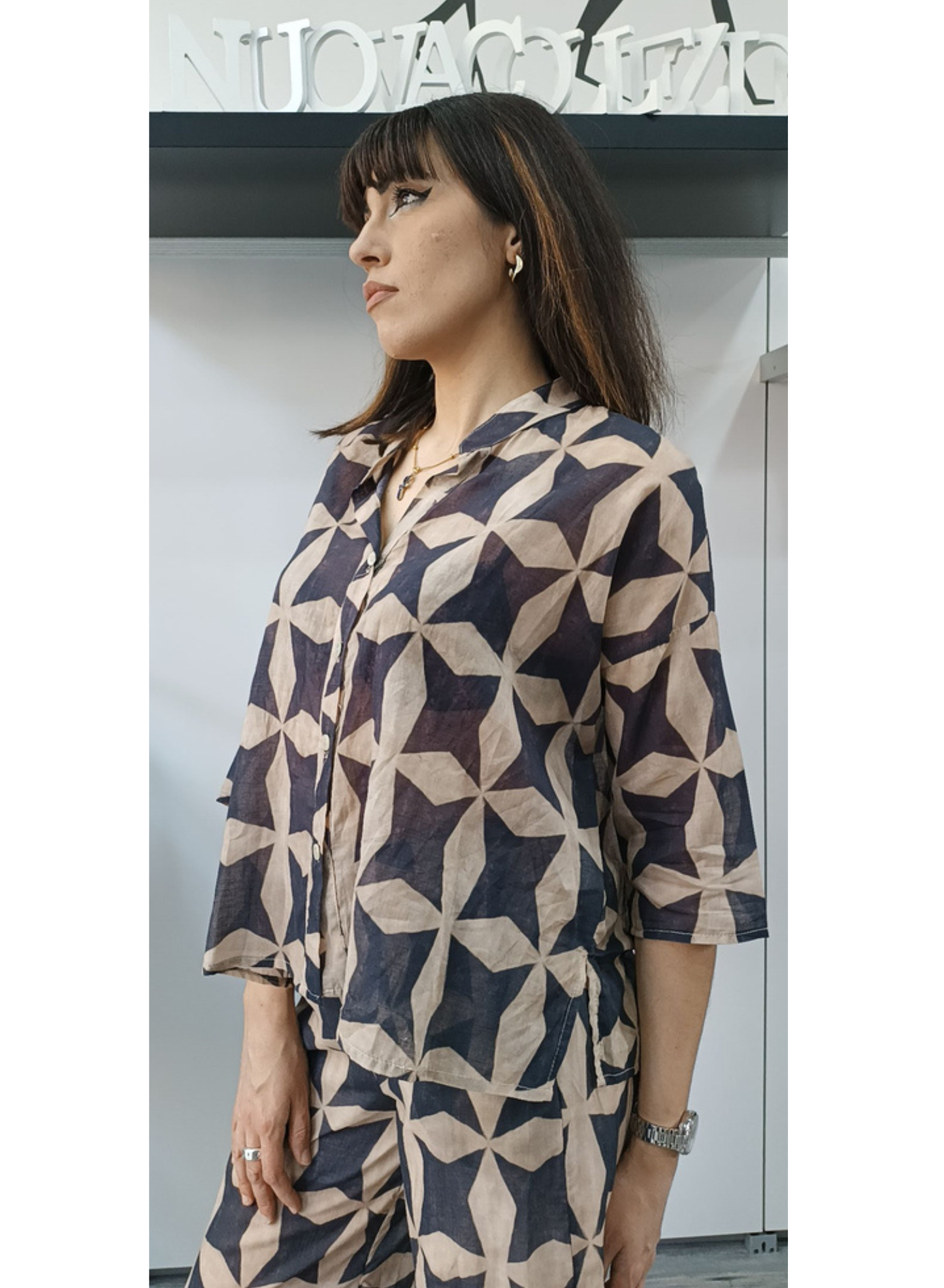 Camicia in fantasia astratta