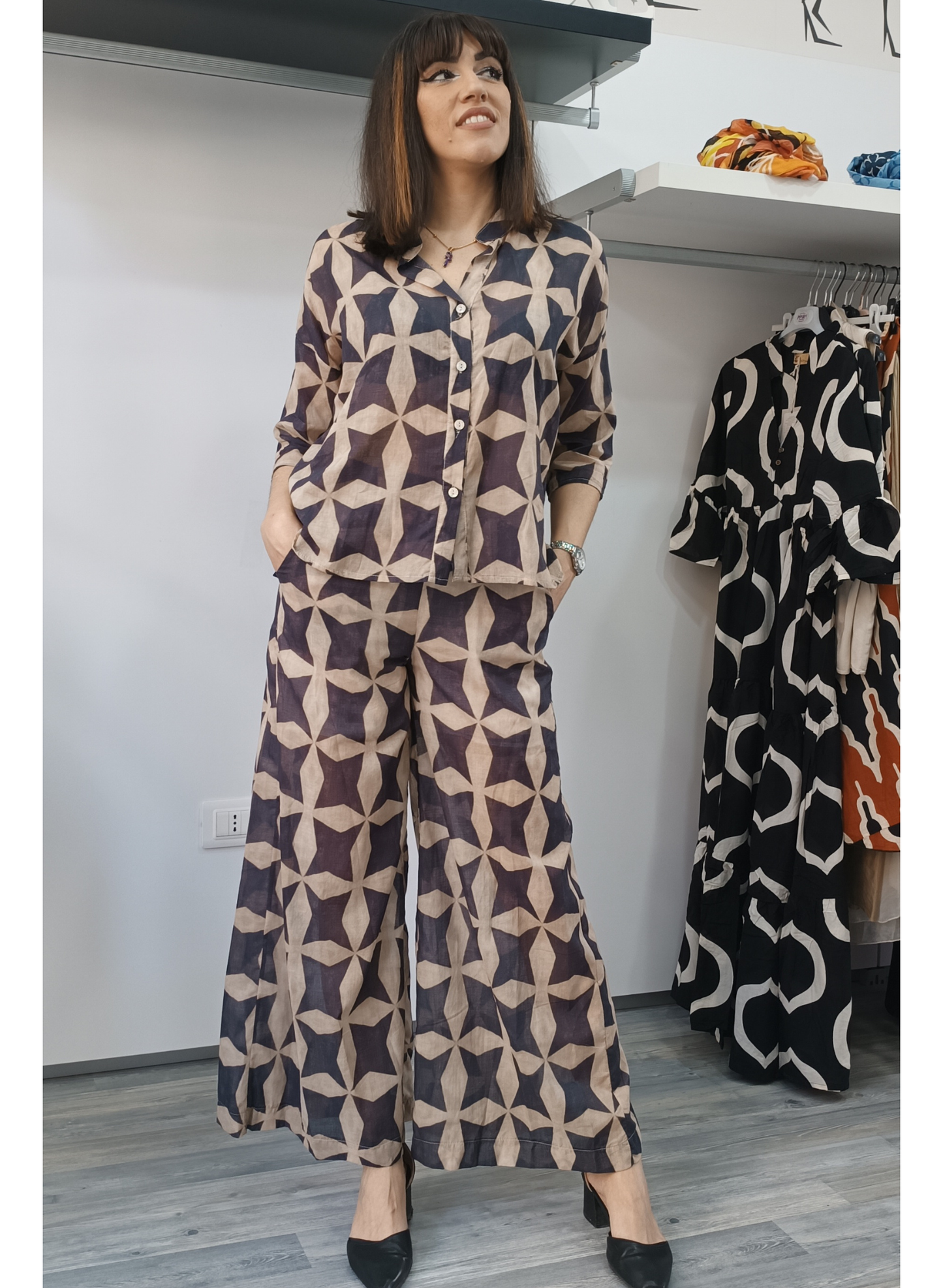 Camicia in fantasia astratta