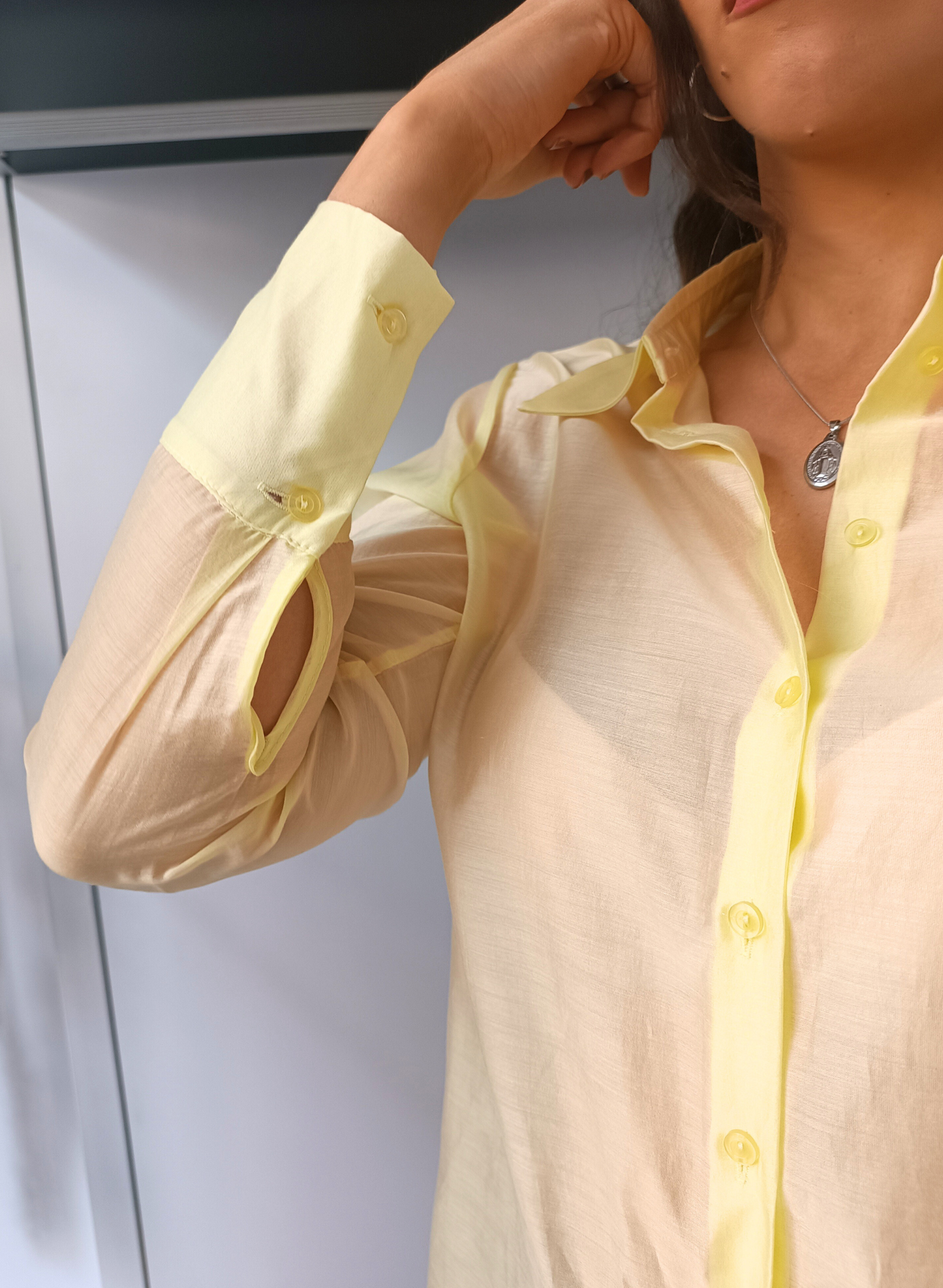 Camicia Gialla con applicazione "Rose"