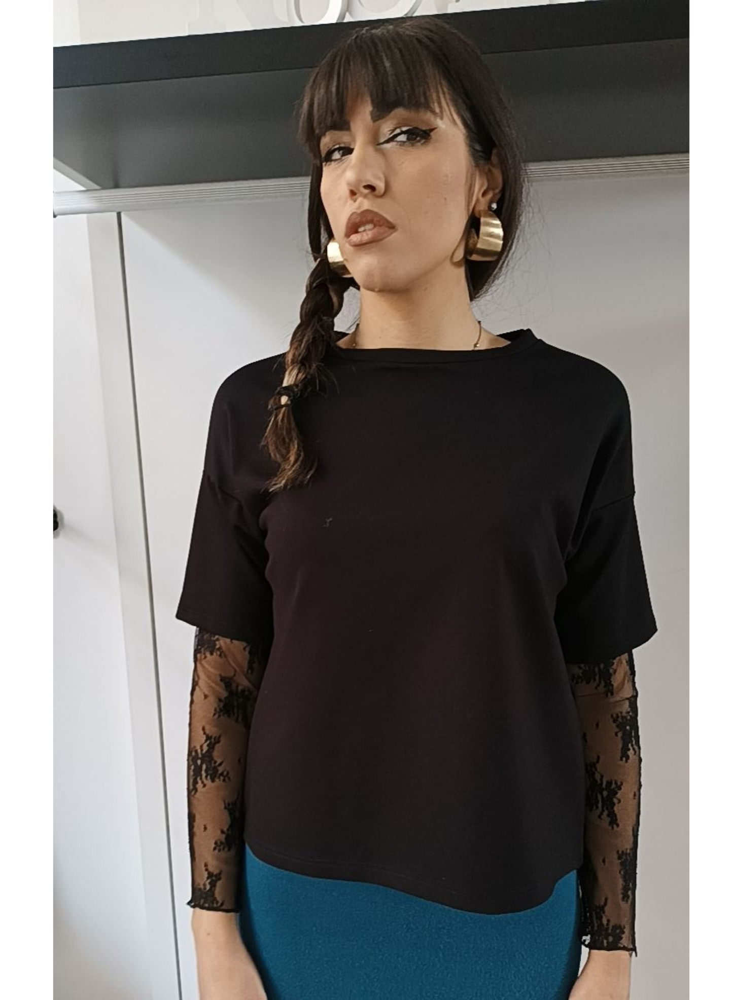 Maglia nera con maniche pizzo