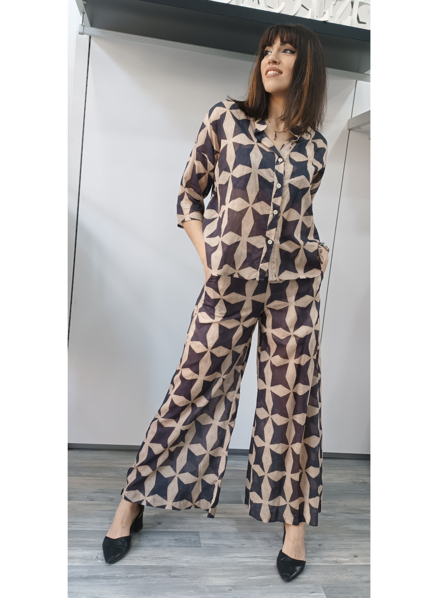 Camicia in fantasia astratta
