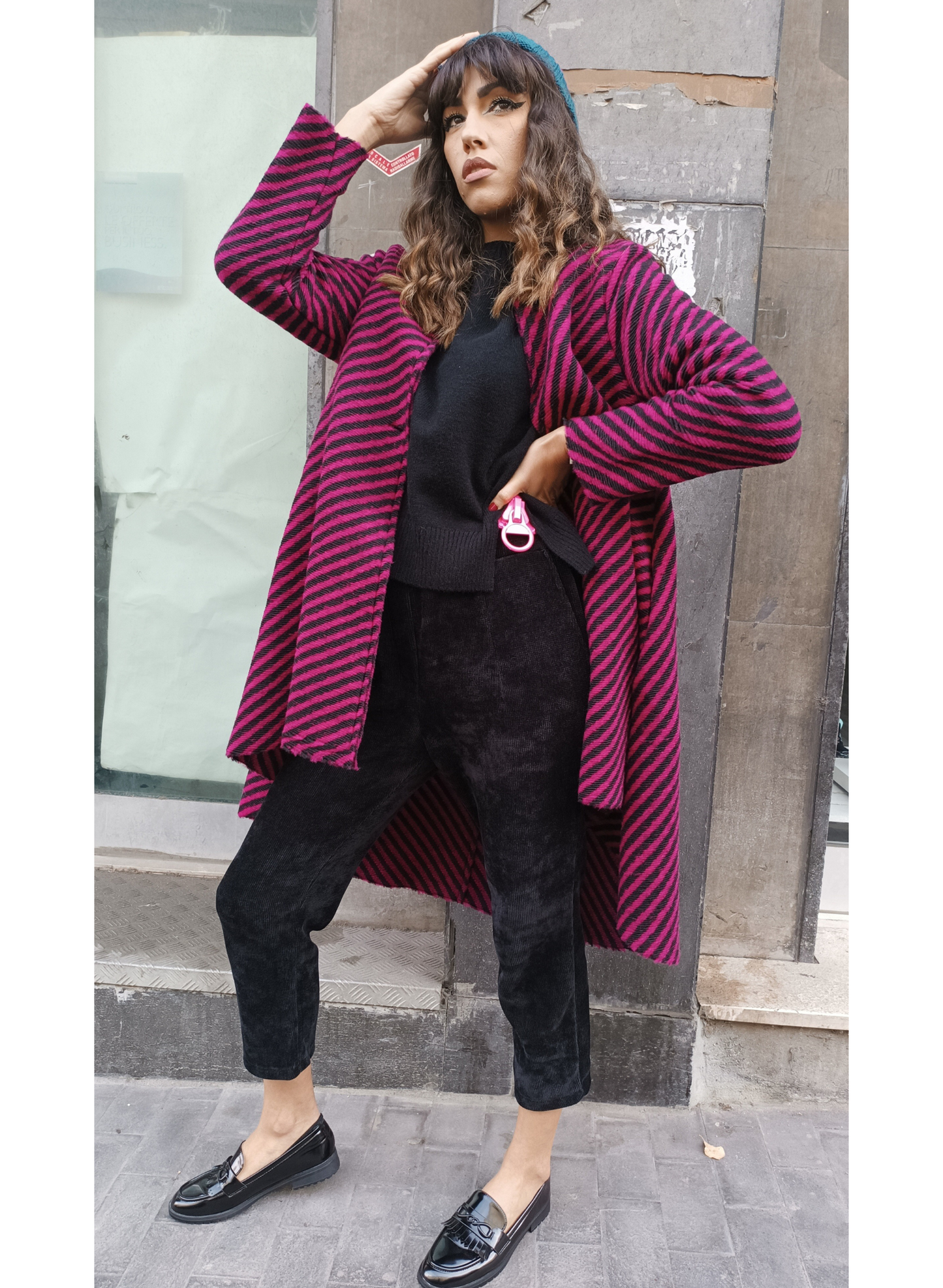 Cappotto fucsia e nero