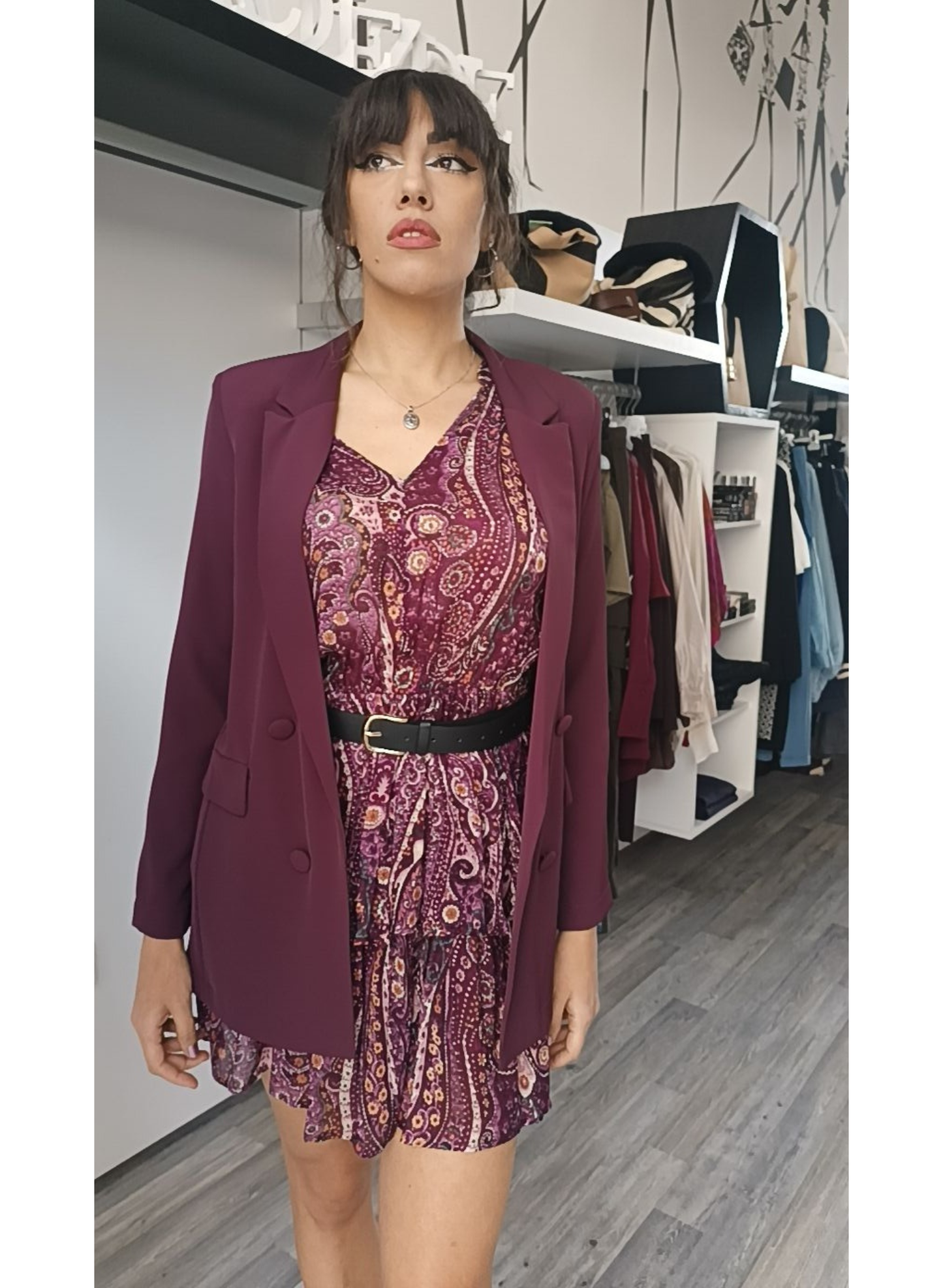 Abito fantasia con cintura