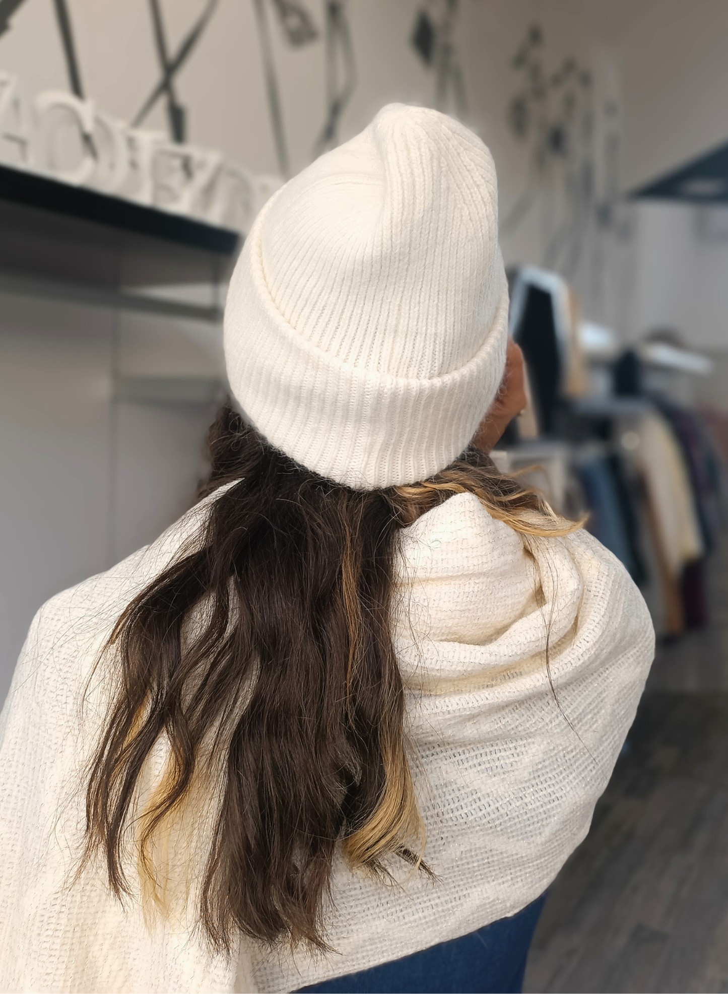 Cappello bianco a costine