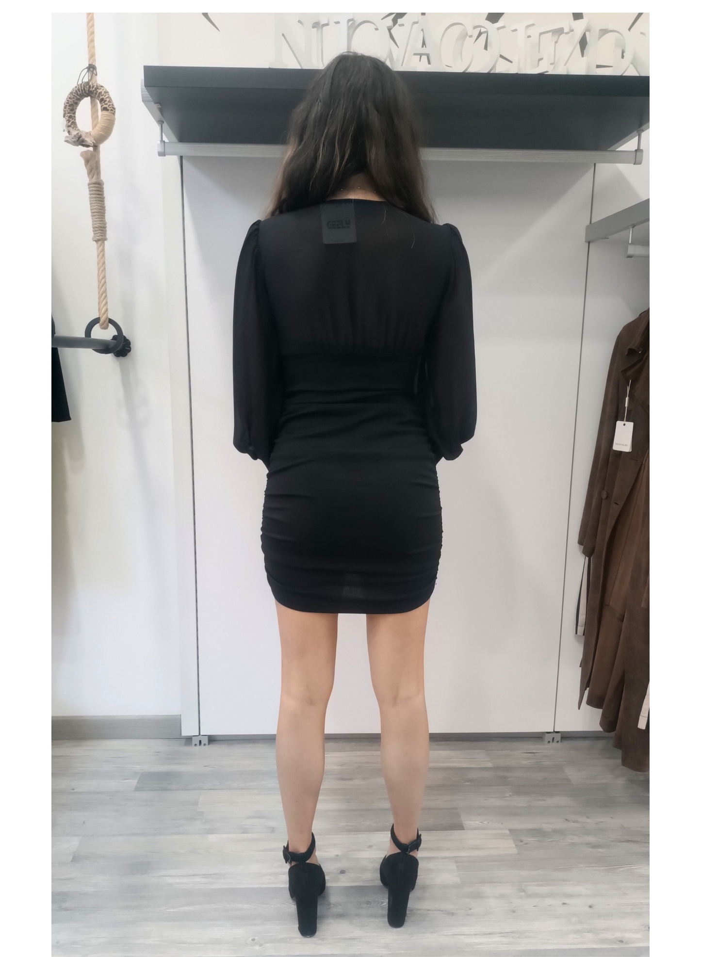 Abito nero drappeggiato