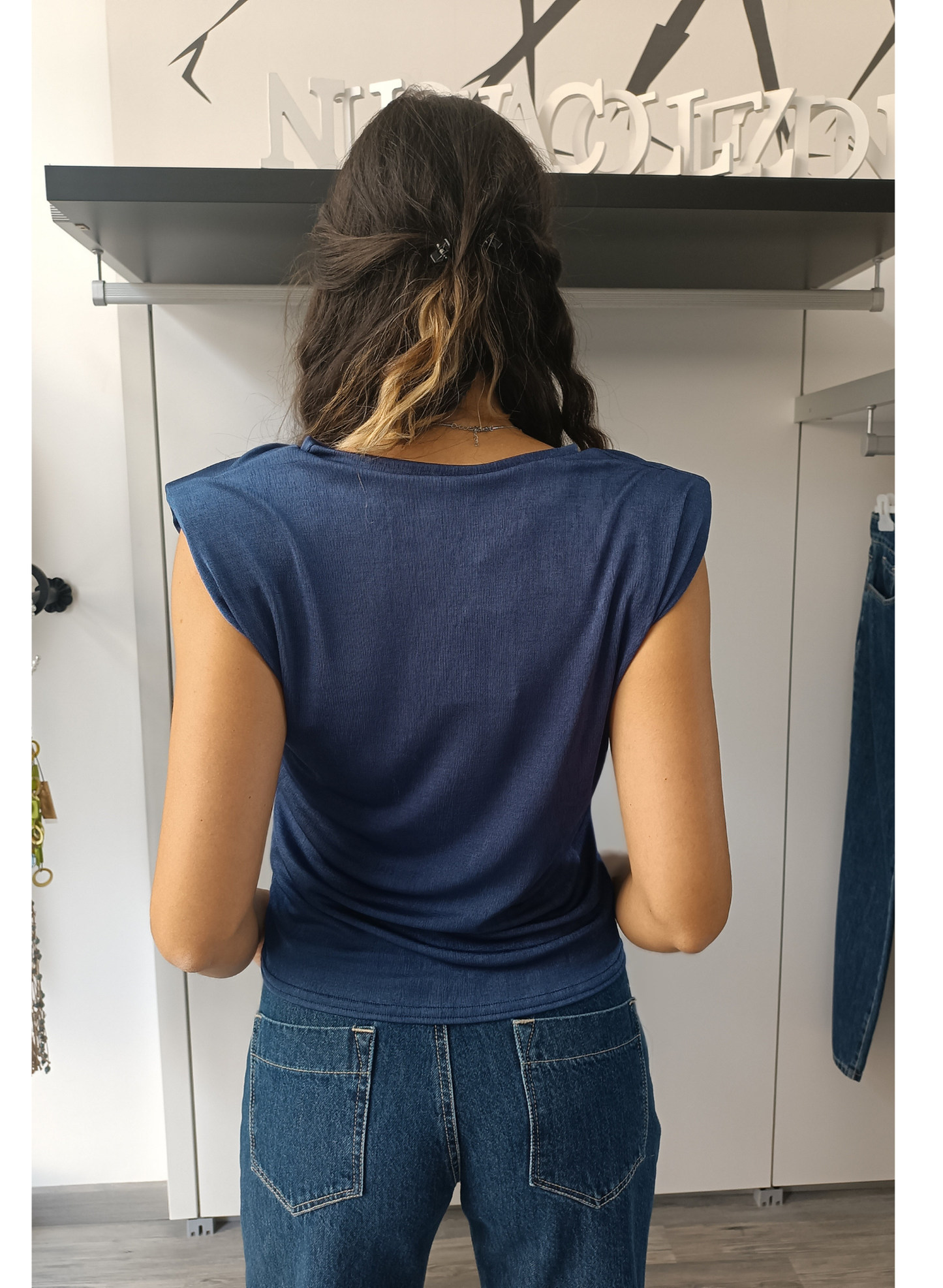 Top Smanicato con spalline