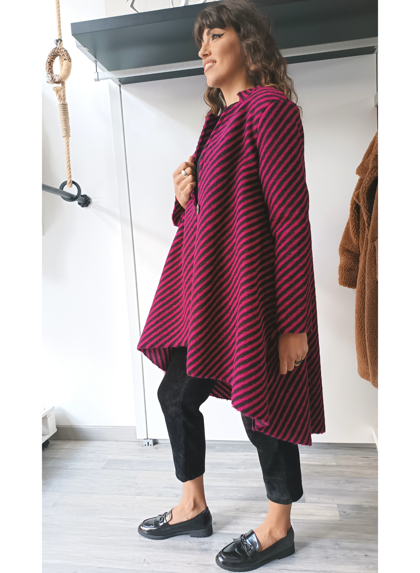 Cappotto fucsia e nero