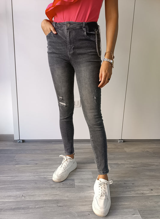 Jeans grigio con catena