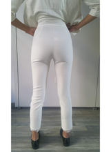 Carica l&#39;immagine nel visualizzatore di Gallery, Pantaloni bianchi dettaglio pizzo
