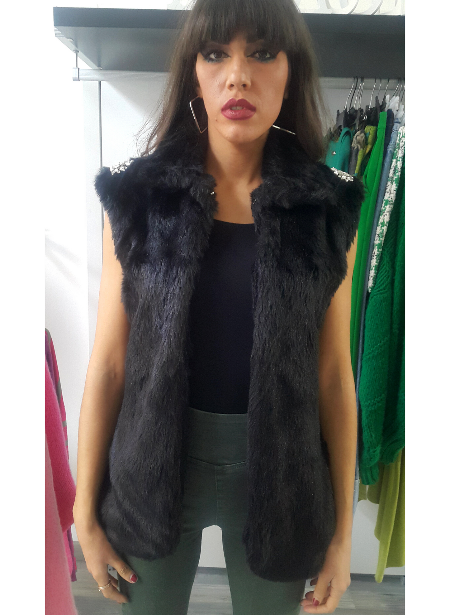 Gilet smanicato nero in ecopelliccia "J'Aimé"