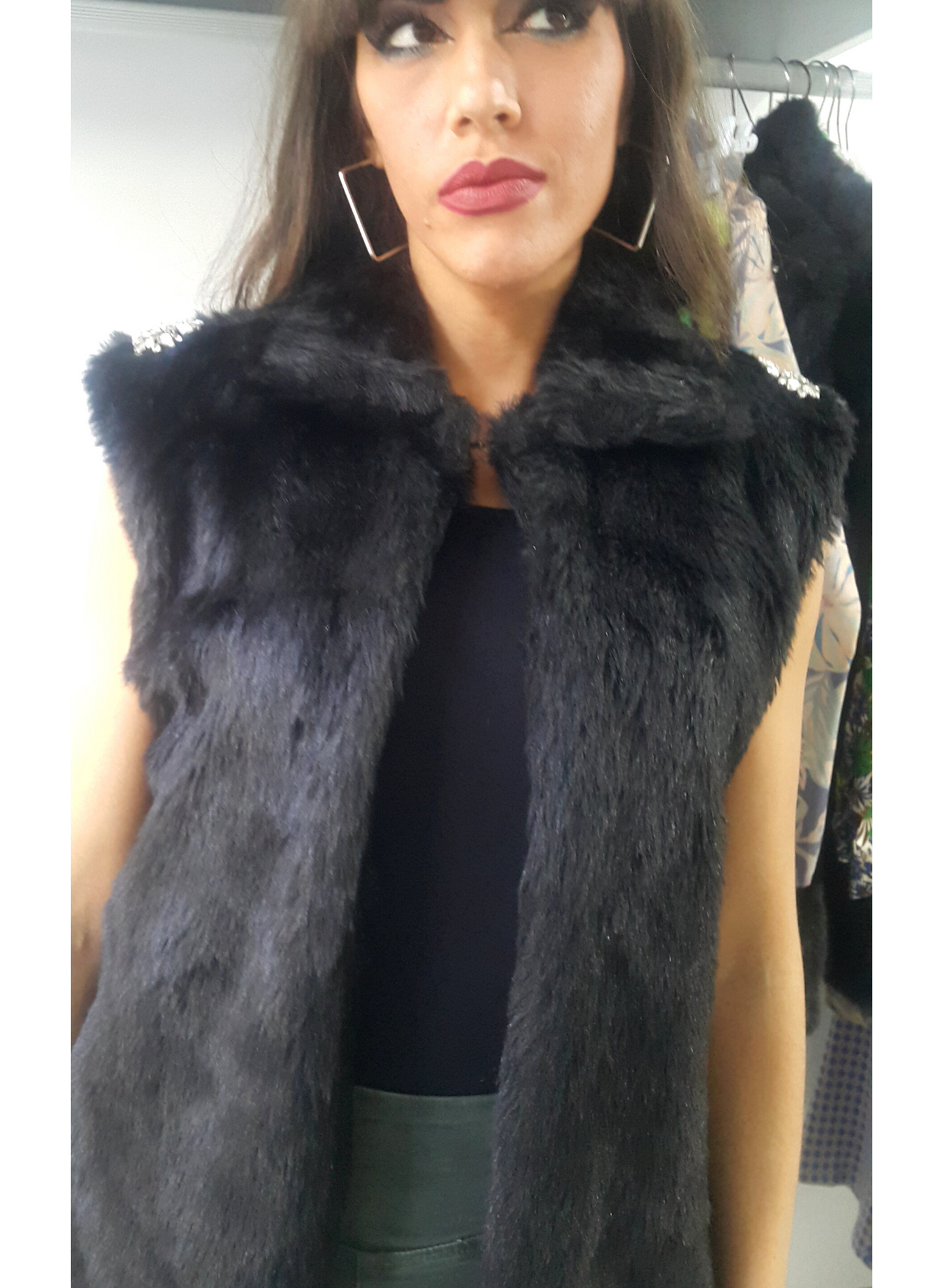 Gilet smanicato nero in ecopelliccia "J'Aimé"